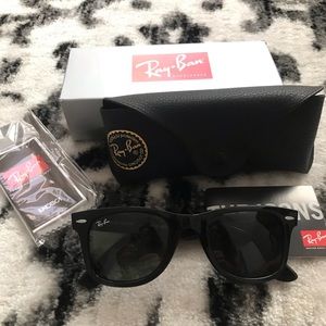 Rayban wayfarer- black - new in box!